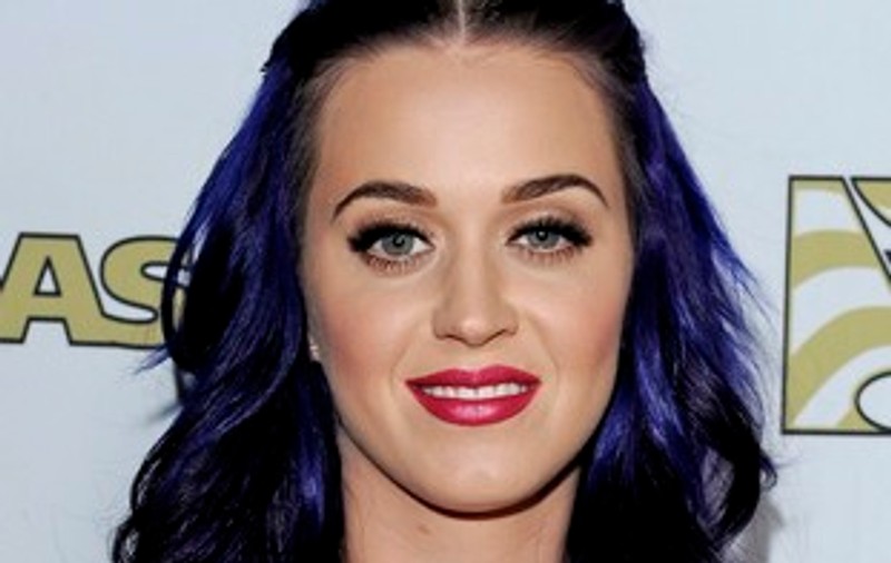 Katy Perry a avut probleme cu rochia | FOTO
