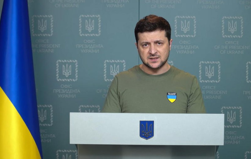 Volodimir Zelenski condamnă neimpunera unei zone de excludere a zborurilor deasupra Ucrainei. NATO avertizase că „ar duce la război generalizat în Europa”