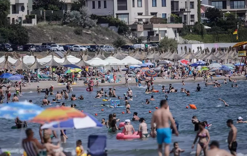 Cum va fi vremea în minivacanța de Sfânta Maria. Anunțul meteorologilor pentru cei care merg la mare sau la munte