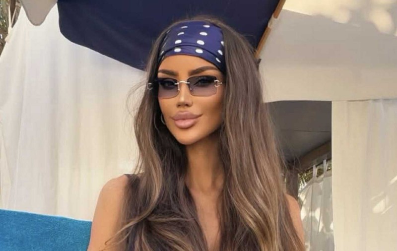 Cum a apărut Bianca Drăgușanu cu fetița ei de Revelion, în Dubai. Au schimbat rapid rochiile elegante cu costumele de baie