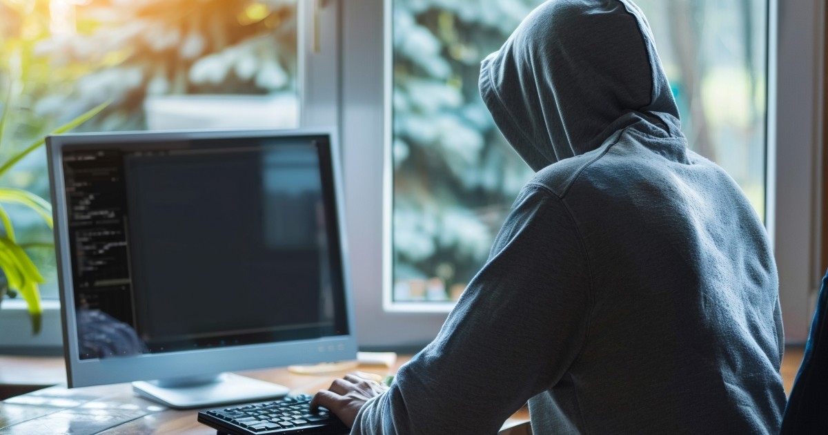 hacker, atacator cibernetic