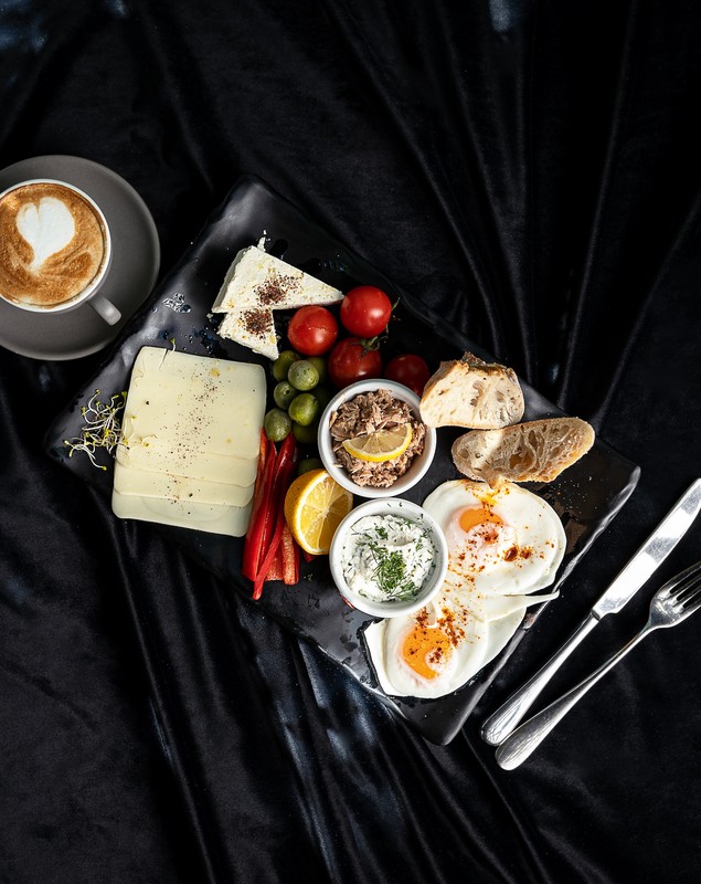 Piața restaurantelor din România se schimbă rapid cu meniuri mai scurte ingrediente premium și investiții majore în experiențe