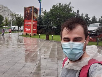 Bogdan Dumitru, 32 de ani, livrează mâncare în București