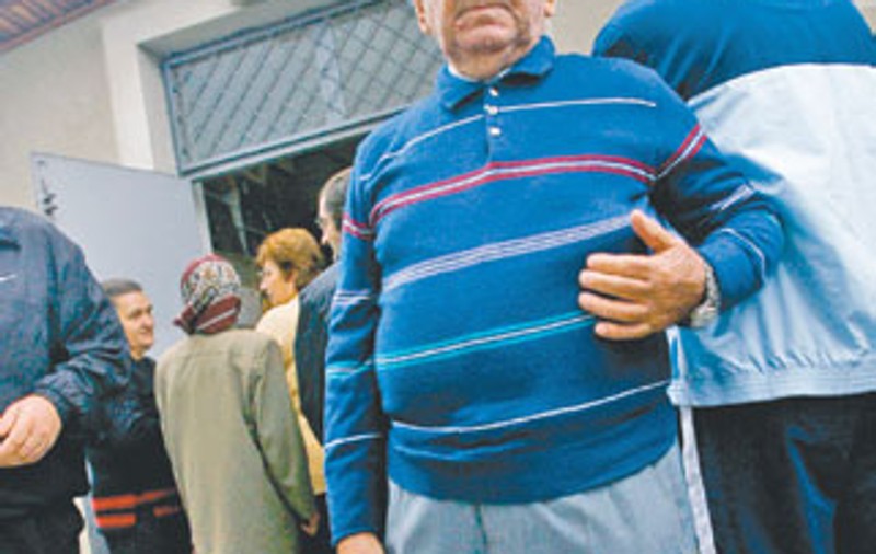 Pensionarii au primit făină din partea Uniunii Europene