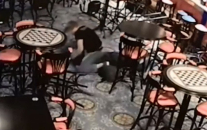 VIDEO | Momentul în care un barman din Rusia ucide un om de afaceri