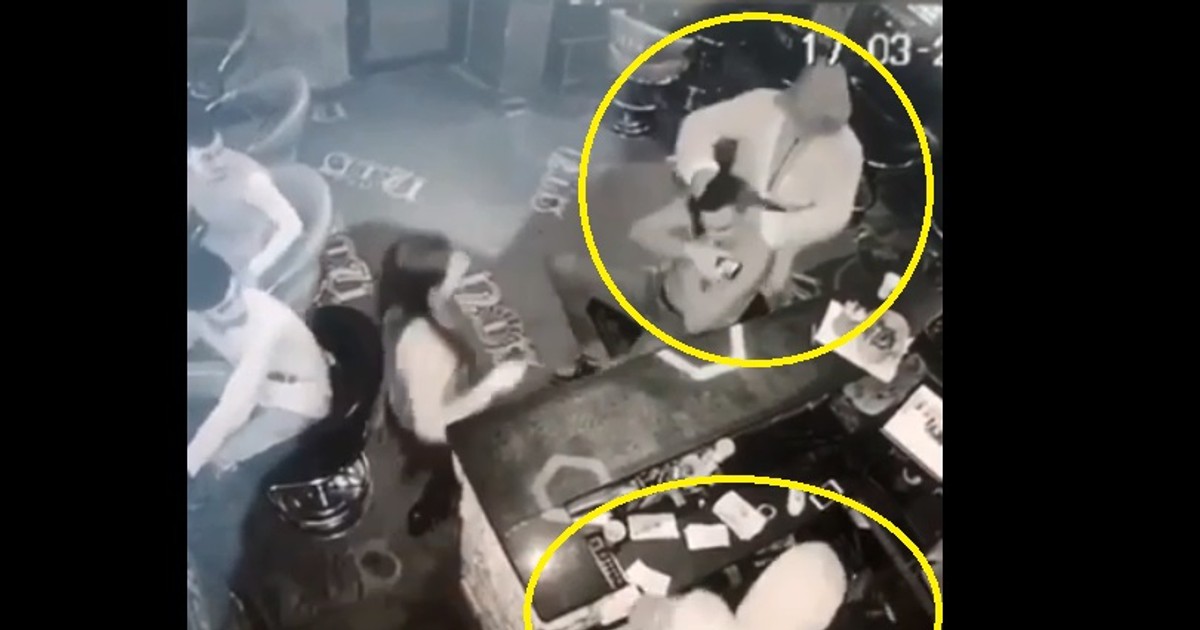 Jaf armat la o sală de jocuri din Pitești! Hoții înarmați au intrat chiar când angajata localulului număra banii strânși peste noapte