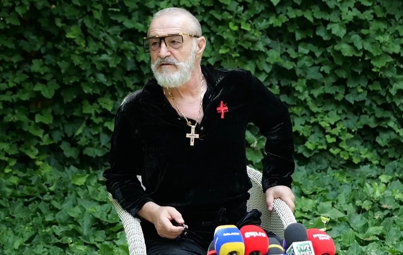 Cât costă ochelarii de soare purtați de Gigi Becali la cea mai recentă conferință de presă. I-a avut și la învestirea lui Nicușor Dan