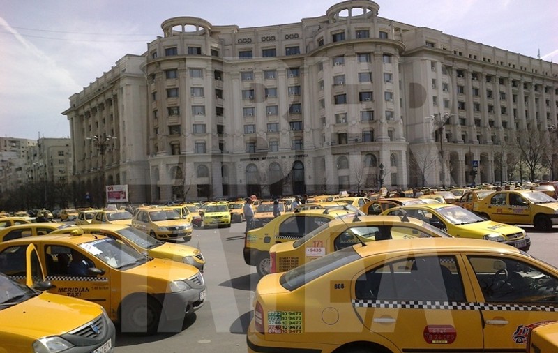 Taximetriștii sunt disperați! Vor protesta din nou marți și miercuri