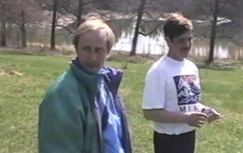 Filmări de la începutul anilor '90, cu Vladimir Putin în trening, jucând tenis de masă şi pescuind, în timpul unei călătorii în Finlanda: „Dictatorul în varianta pre-Botox”