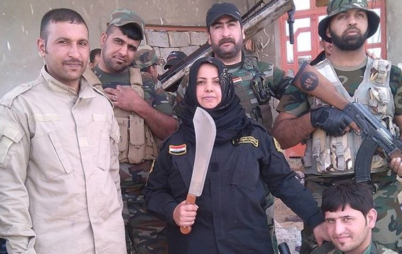 O irakiană luptă împotriva militanților ISIS: „Lupt cu ei. Îi decapitez. Le gătesc capetele şi le ard trupurile”