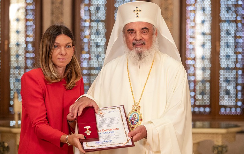 VIDEO | Simona Halep a primit joi Ordinul "Crucea Patriarhală". Patriarhul Daniel: "E pentru mulţi tineri un simbol al speranţei"