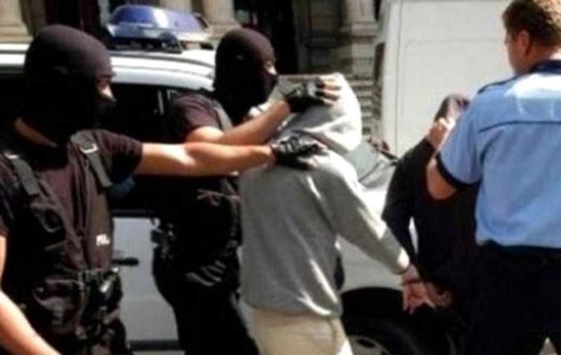 Un hoț din Bârlad a plecat cu haine și încălțăminte din casa pe care a spart-o în timp ce proprietarii erau la bâlci