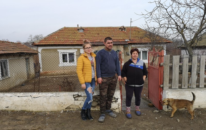FOTO | Gică Hagi împlinește astăzi 54 de ani. ”Regele” a donat casa părintească unei familii nevoiașe. ”Libertatea” a fost la Săcele și vă spune povestea