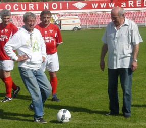 Florian Dumitrescu, în stânga, și Pojoni, fostul său coechipier