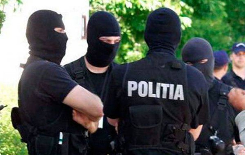 Fost șef al Polției Brăila și doi subalterni, cercetați de DNA! Au acoperit un coleg care bătuse un șofer în trafic