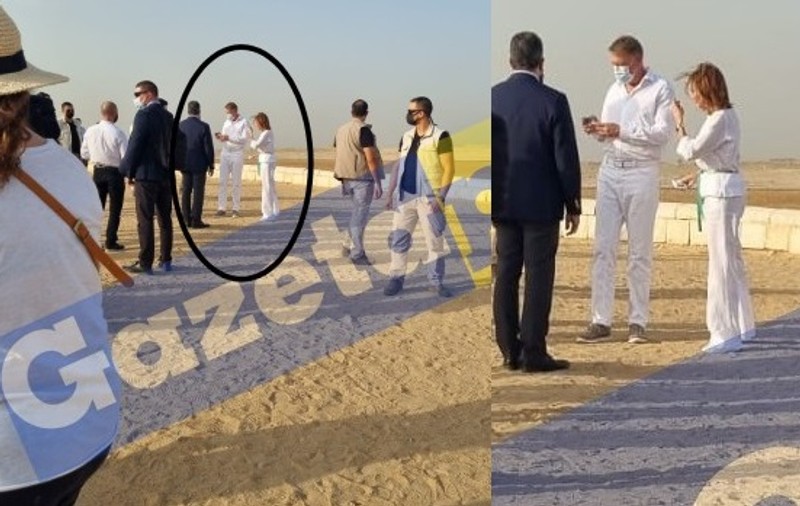 Klaus și Carmen Iohannis, îmbrăcați în alb, în vizită la piramidele din Egipt. „Cel puțin 20 de mașini oficiale au descins la Piramide”