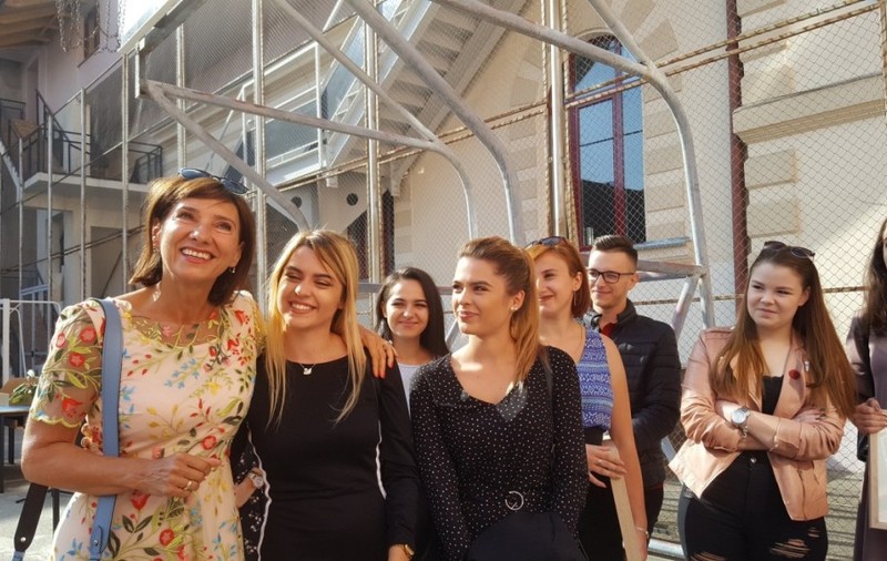 Carmen Iohannis, din nou dirigintă. Ce apariție a avut soția președintelui României în prima zi de școală (FOTO)
