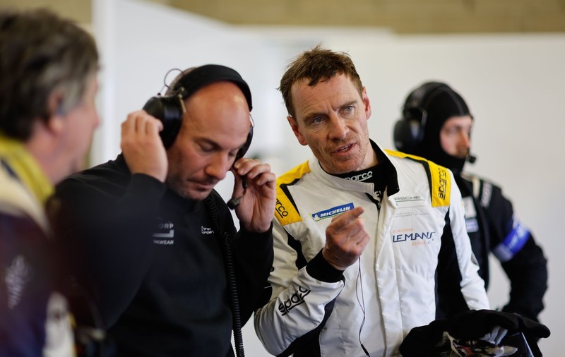 Actorul Michael Fassbender, accident spectaculos în cursa de 24 de ore de la Le Mans - VIDEO