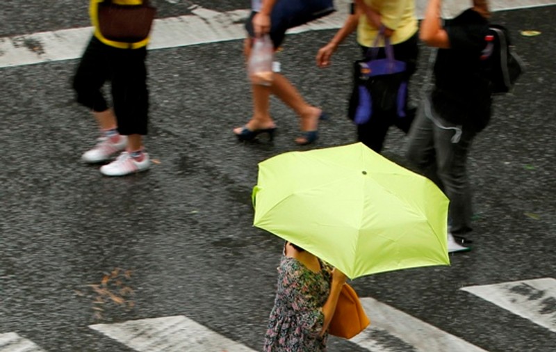 SCĂPĂM DE CANICULĂ! Săptămâna viitoare vom avea temperaturi şi de 4 grade, ploi şi vânt!