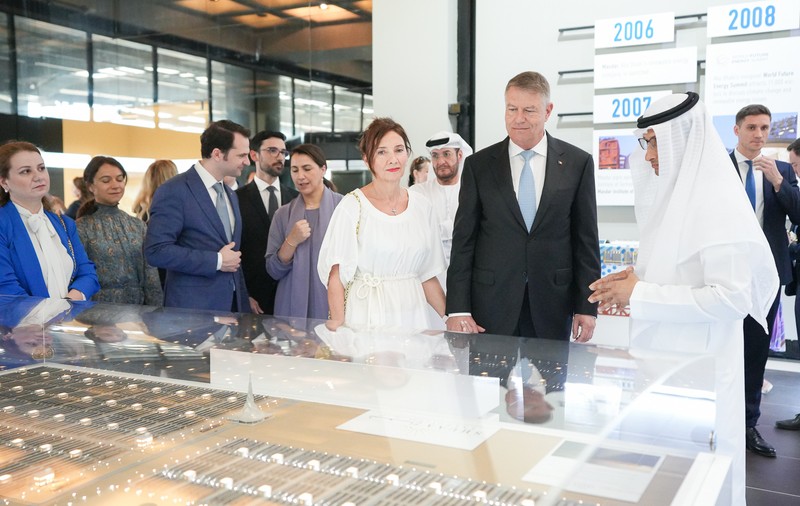 Klaus Iohannis, vizită la Masdar City, „cel mai verde oraș”, în care s-au investit 20 de miliarde de dolari