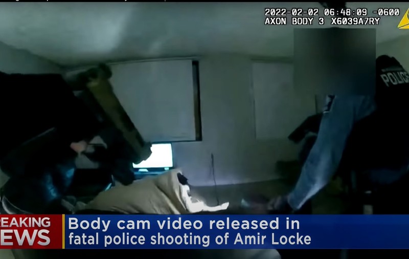 Imagini șocante de la o acțiune a poliției din Minneapolis, în care un bărbat de culoare a fost ucis, difuzate de televiziunile americane
