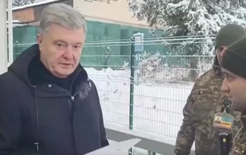 Petro Poroșenko, fostul președinte al Ucrainei, nu a fost lăsat de vameși să părăsească țara. „Încă o dată teatrul absurdului la graniță”