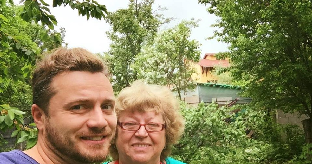 Mama lui Tavi Clonda își sărbătorește ziua numelui. Ce mesaj i-a transmis artistul