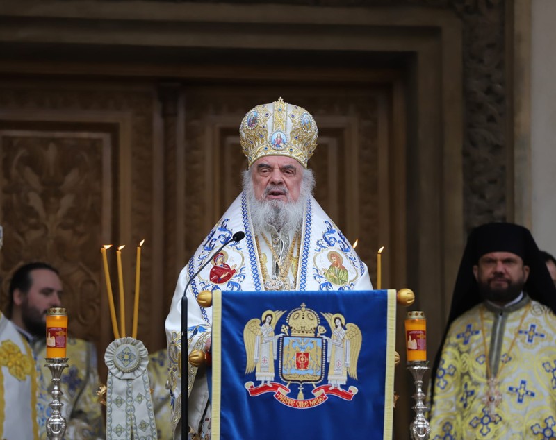 10.000 de litri de Agheasmă Mare au fost împărțiți la slujba de Bobotează de la Catedrala Patriarhală din București