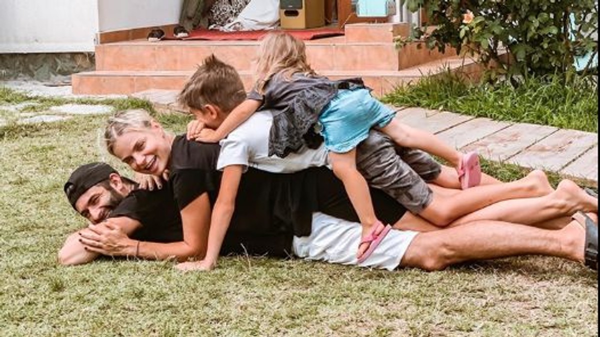 Jojo, pe numele său real Cătălina Grama, este o cunoscută artistă din țara noastră. Vedeta are un băiețel, Achim, din mariajul pe care l-a avut cu Ionuț Grama. Jojo mai are o fetiță, Zora, din povestea de dragoste pe care o trăiește cu actorul Paul Ipate.