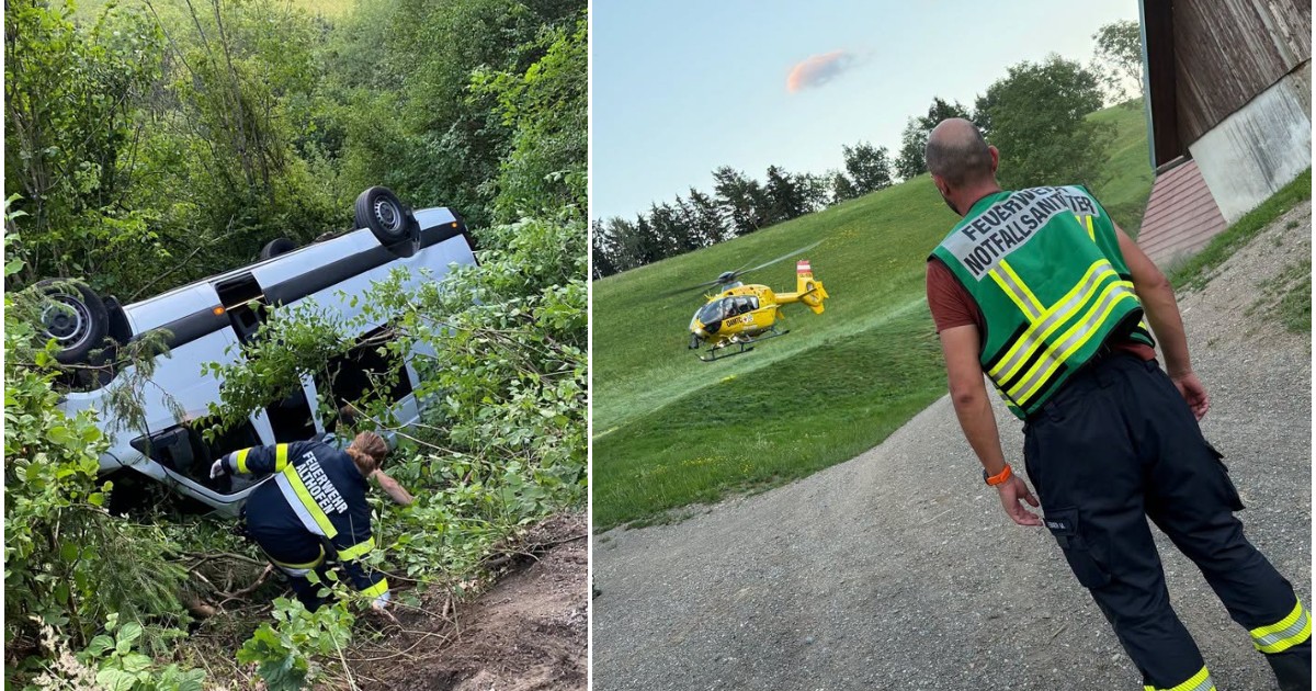 Colaj din două fotografii ce surprind intervenția echipajelor de urgență austriece la locul unui accident: în stânga, o dubă albă răsturnată complet cu roțile în sus într-o zonă cu vegetație deasă, iar în dreapta, un paramedic privit din spate ce urmărește un elicopter medical galben aterizat pe o pajiște din apropiere.