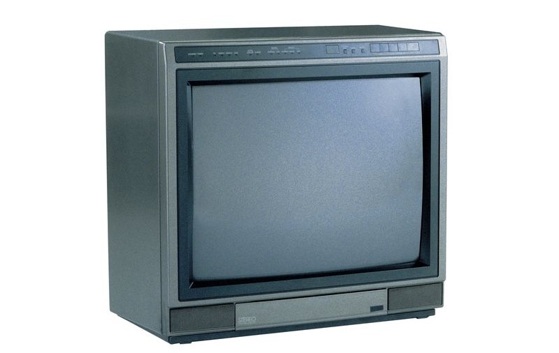 A ajuns la spital după ce i-a explodat televizorul în faţă