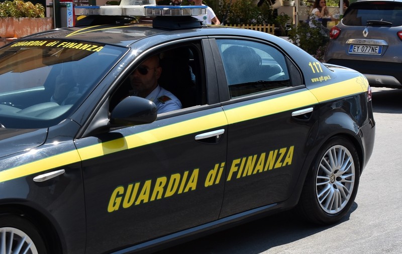 Italia a început să taxeze cămătarii. „Se tem mai puțin de închisoare, se gândesc mai mult la putere și profit”