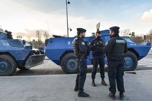 Mii de polițiști au fost mobilizați pentru a opri protestele, iar autoritățile au instalat puncte de control și au desfășurat vehicule blindate și tunuri cu apă în pregătirea protestelor | Foto: Profimedia