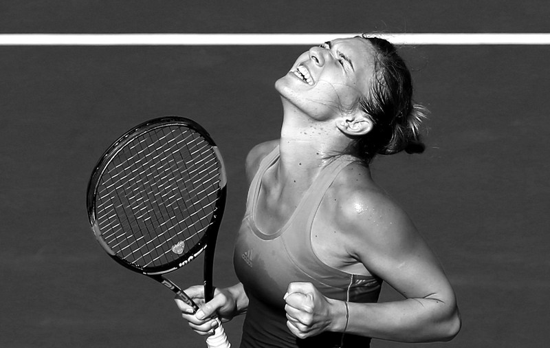 Halep, epuizată de efort! Duce la capăt meciul cu Azarenka (miercuri, 20.00)? ^Pariorii o văd favorită pe bielorusă, în meciul din sferturile US Open