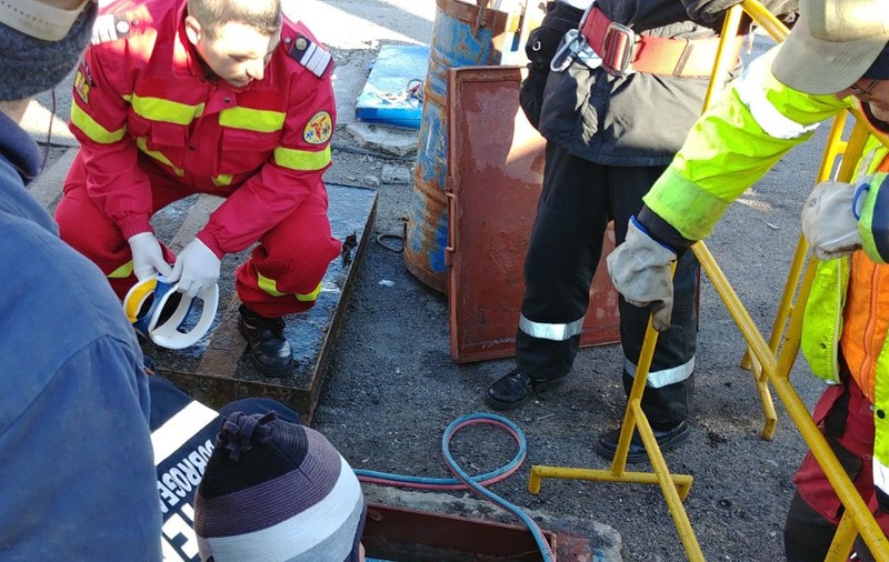 UPDATE Operațiune de salvare a unui bărbat căzut într-un puț la Ovidiu. Victima a fost transportată la spital VIDEO