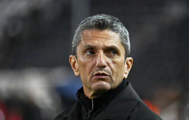 Răzvan Lucescu a aterizat la București. Ce mesaj a transmis de pe Aeroportul Băneasa înainte să plece spre spitalul în care e internat Mircea Lucescu