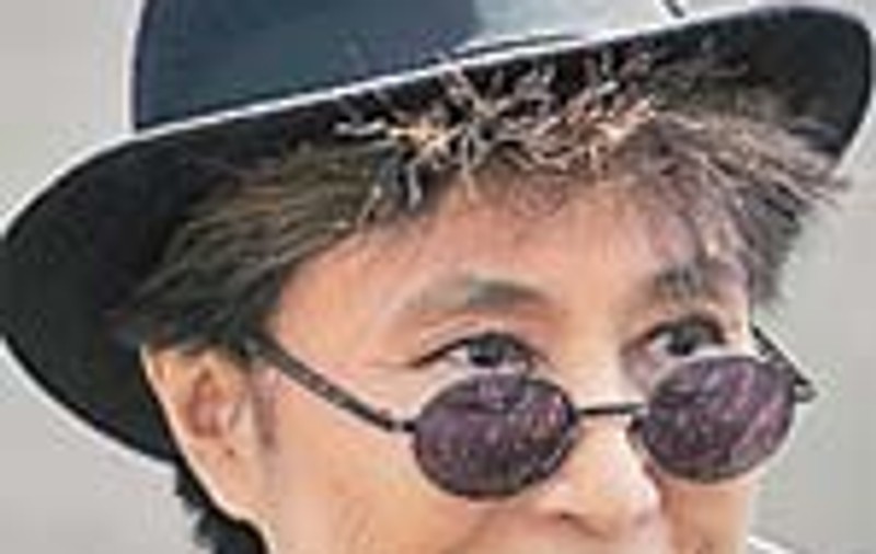 Yoko Ono vine la Bucuresti