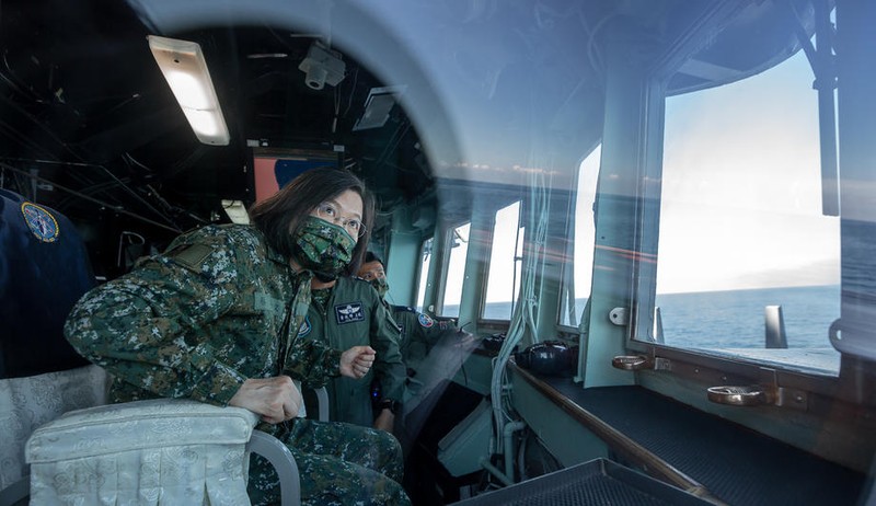 Președinta Taiwanului, Tsai Ing-wen, în timpul unor exerciții militare, în iulie 2022 Foto: EPA