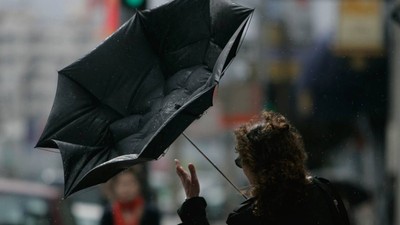 Rafale periculoase de 90-100 km/h în Suceava și cod galben de vânt puternic în mai multe regiuni din țară