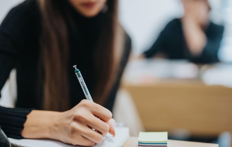 Rugăminte pentru profesorii care corectează lucrările la Evaluarea Națională: „Nu distrugeți destine pentru o virgulă lipsă”