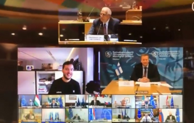 VIDEO | Un jurnalist olandez a intrat într-o videoconferință a miniștrilor apărării din UE. „Știți că intrați într-o conferință secretă?”