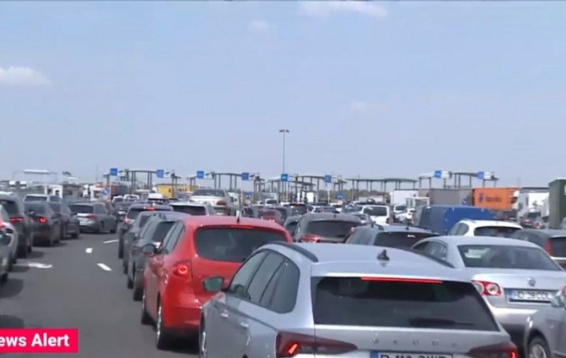 Cozi mari în Vama Nădlac, pe sensul de ieșire, și la Vama Veche, la intrarea în țară. Explicațiile Poliției de Frontieră
