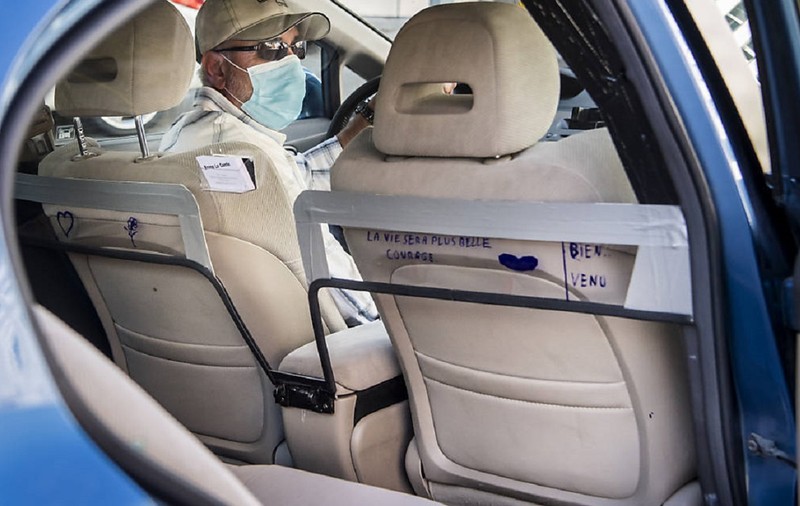 Șofer român de ride sharing, coșmarul clientelor, după ce le convingea să bea dintr-o sticlă în care le spunea că e apă. Poliția franceză l-a arestat