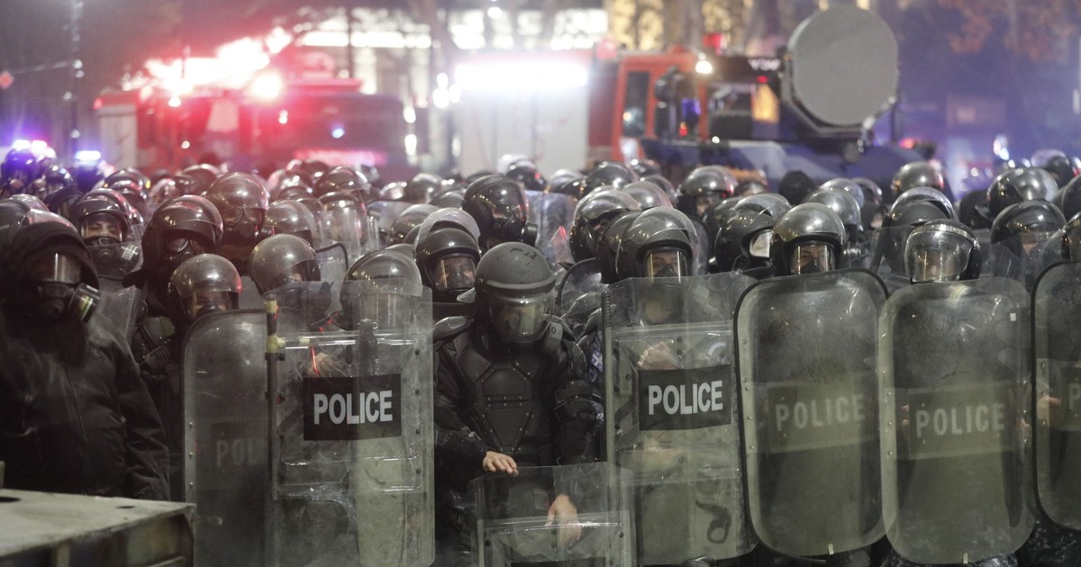 Poliția georgiană i-a respins pe protestatari cu gaze lacrimogene, tunuri cu apă și bastoane Foto: Hepta