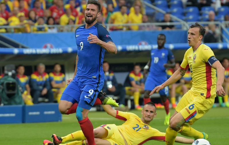 România - Polonia (ora 21:45, TVR 1). Cine îl blochează pe Lewa? Polonezii îi desființează pe Chiricheș și pe Grigore