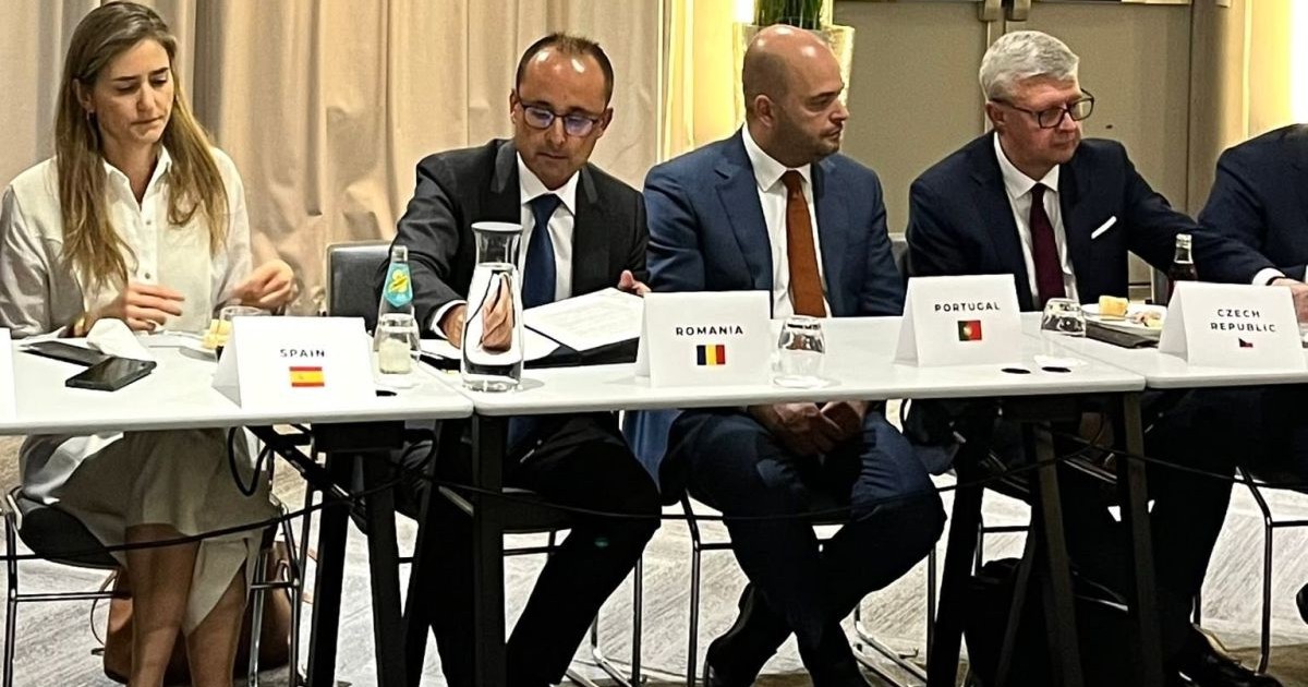 România, reprezentată de secretarul de stat în Ministerul Energiei Cristian Buşoi, a semnat vineri, la reuniunea miniştrilor Energiei ai UE, desfășurată la Luxemburg, acordul tripartit privind stocarea energiei, 26 iunie 2026