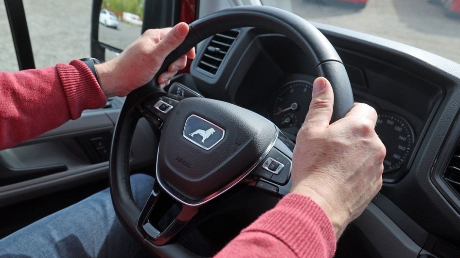 Simpla creștere a vitezei de la 100 km/h la 120 km/h poate aduce o creștere a consumului cu aproximativ 20%. Foto: Profimedia