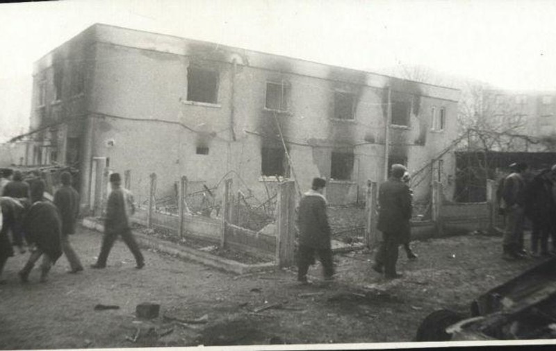REPORTAJ: Ororile Revoluţiei: La Cugir mulţimea dezlănţuită a ucis doi miliţieni şi le-a tăiat organele genitale| FOTO