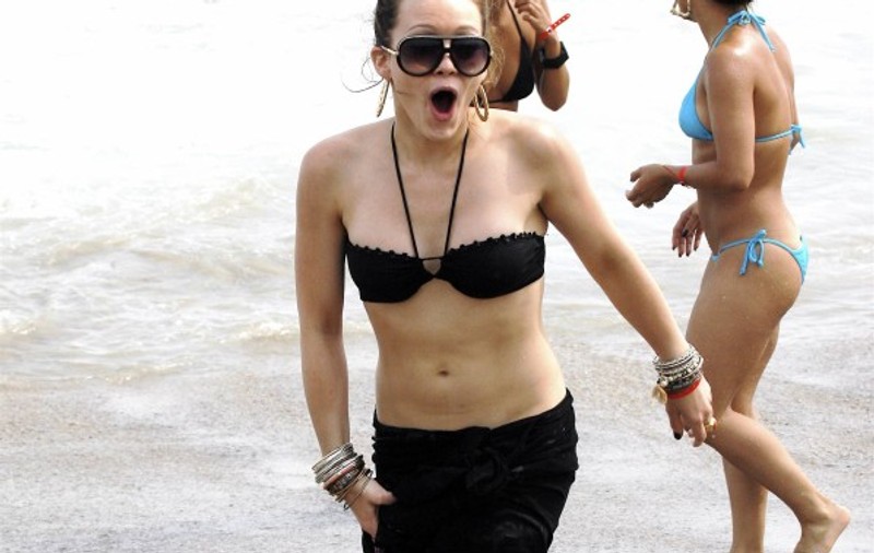 Hillary Duff s-a logodit cu hocheistul Mike Comrie