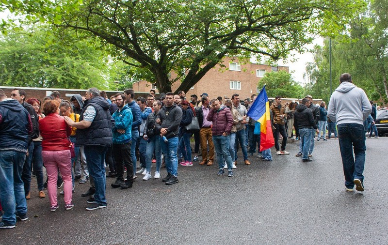Întrebarea care a stârnit sute de reacții într-un grup de români plecați în Marea Britanie: „A regretat cineva?”